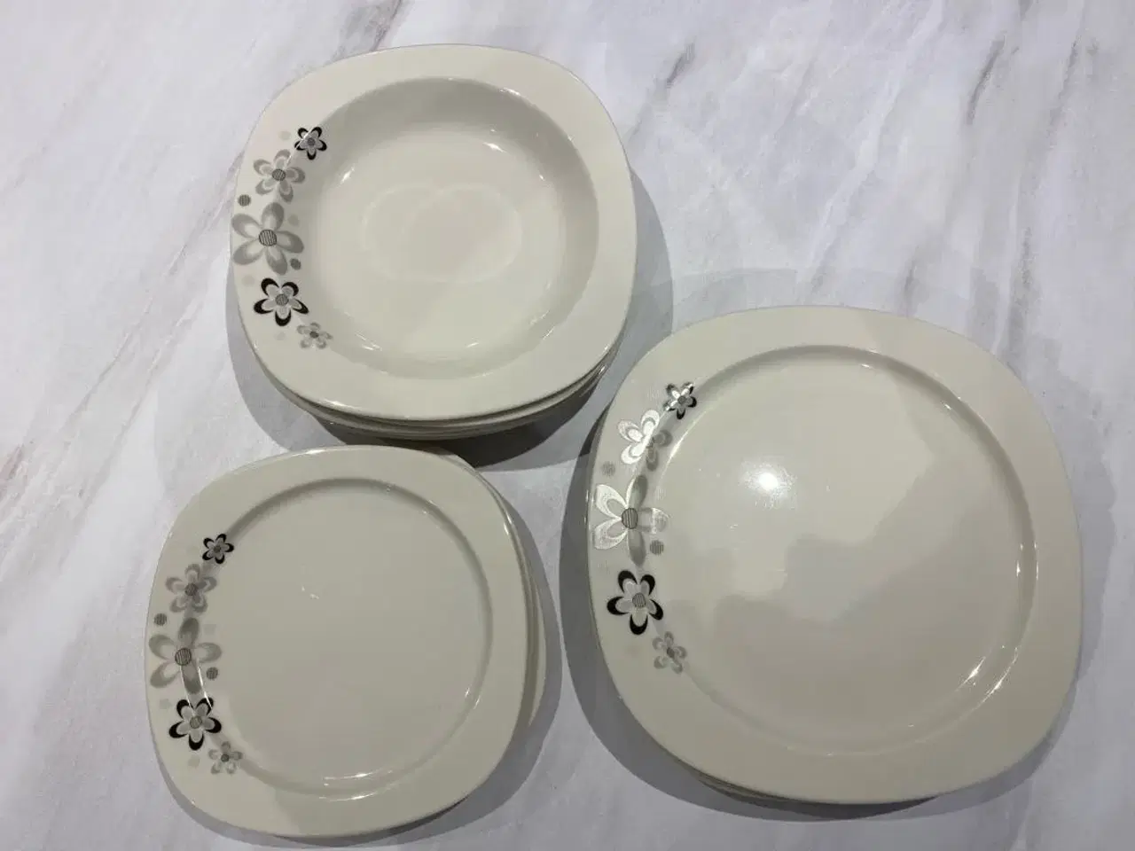 Billede 1 - Porcelæn tallerkensæt