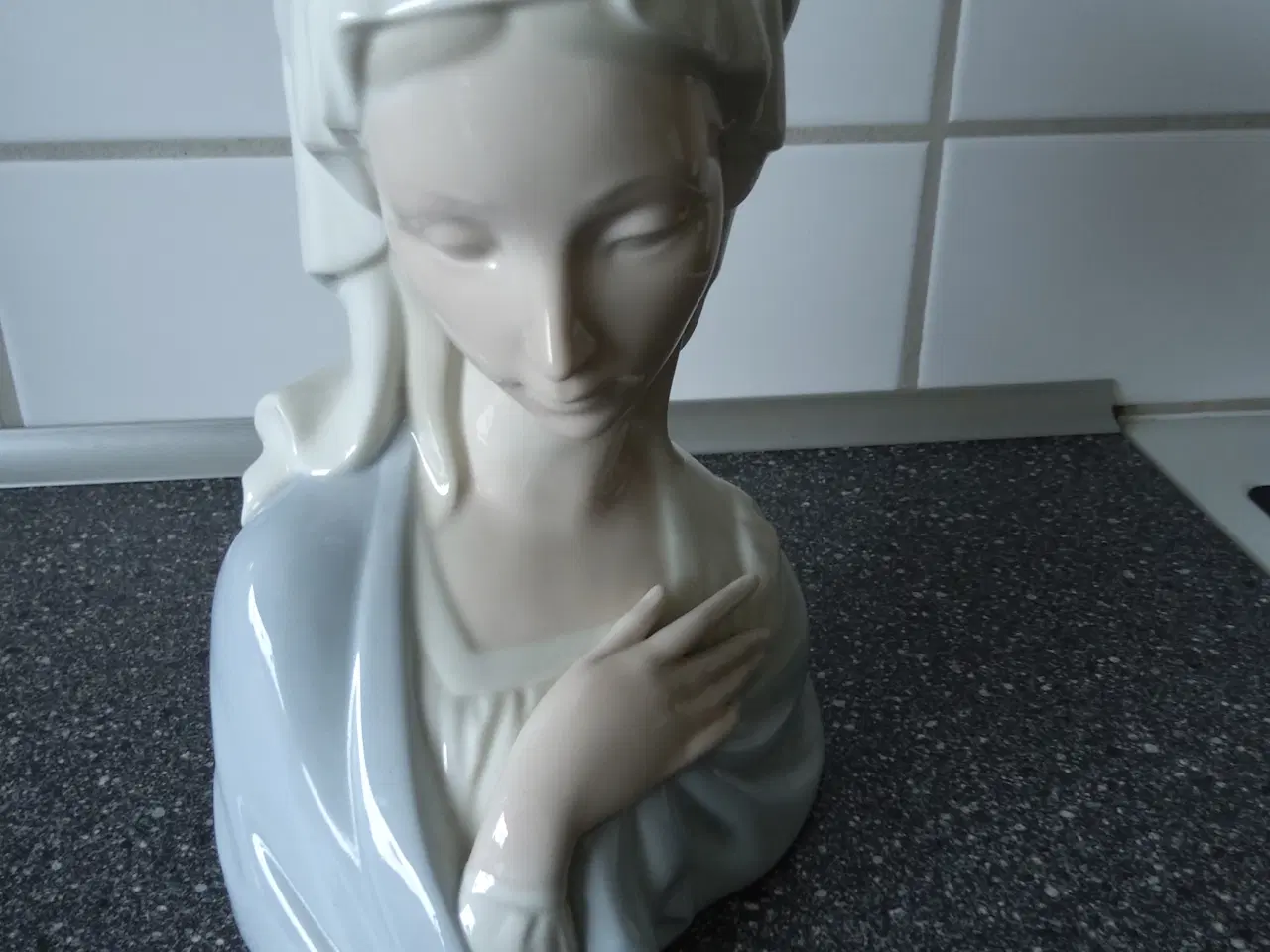 Billede 1 - Buste af kvinde 