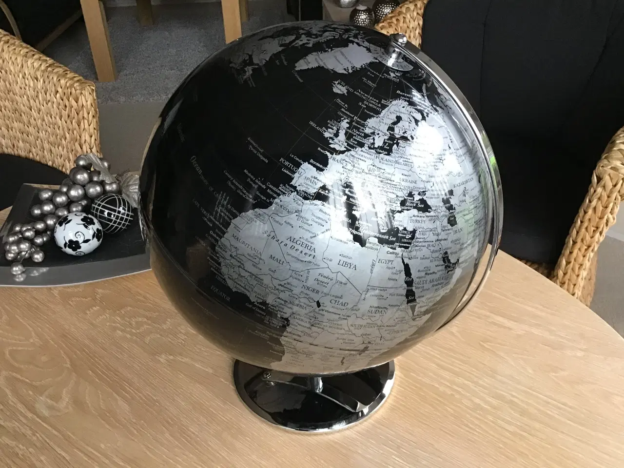 Billede 8 - GLOBUS SORT/SØLV