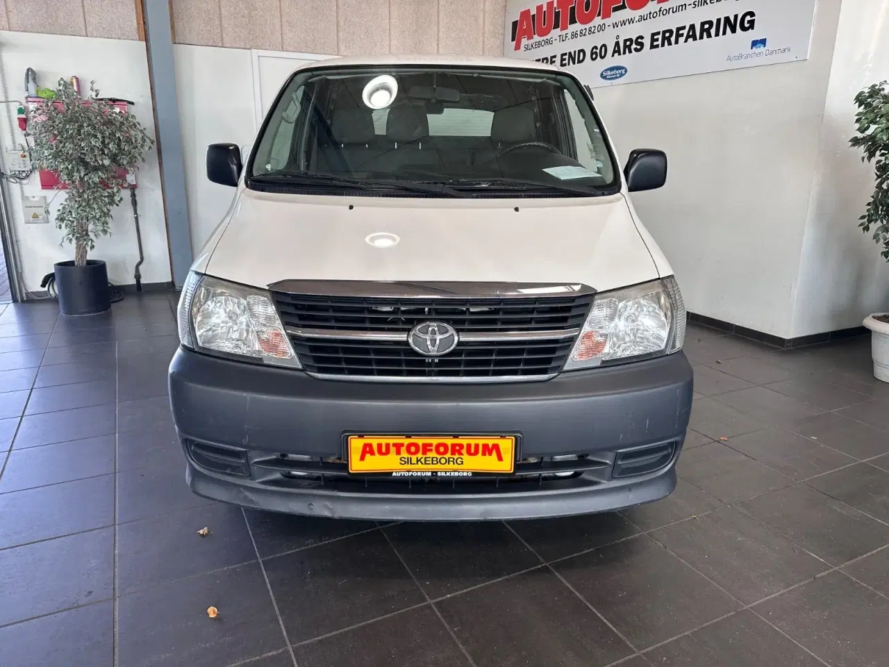 Billede 2 - Toyota HiAce 2,5 D-4D 95 Komfort kort