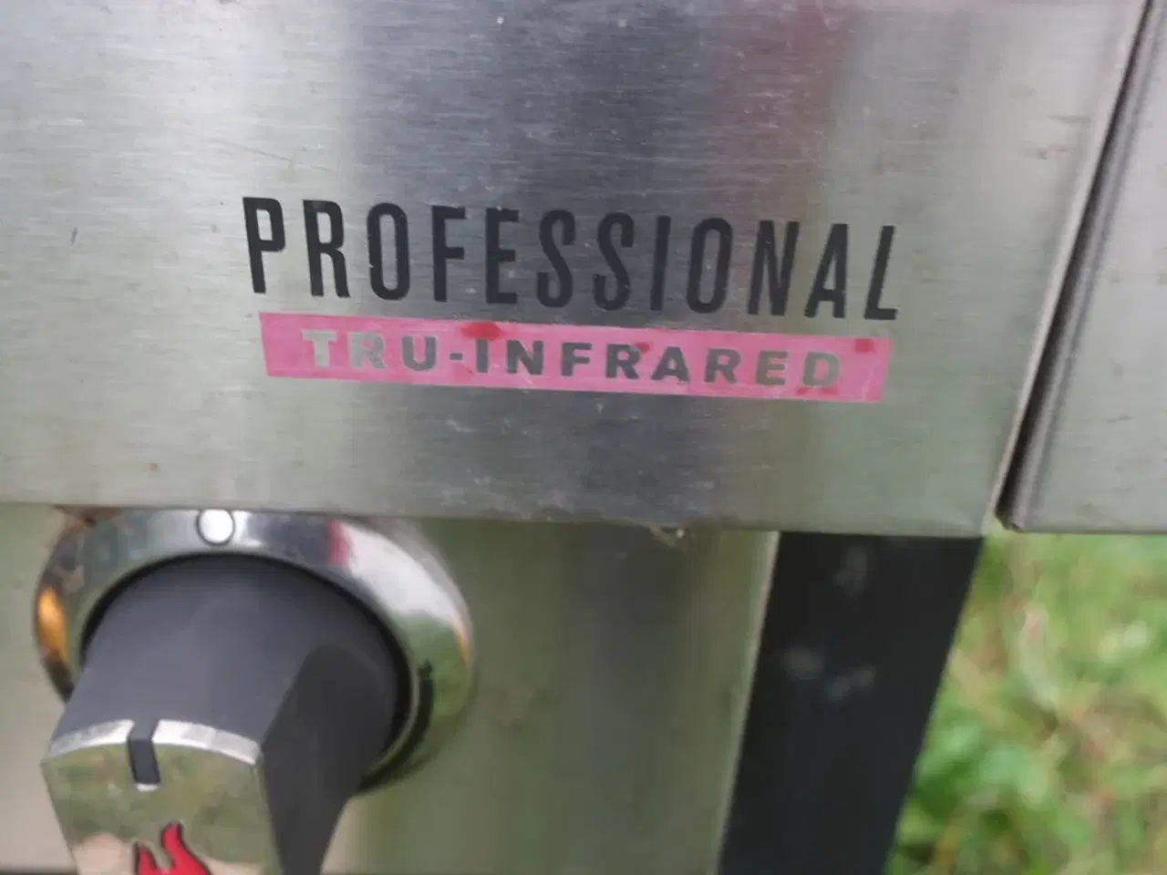 Billede 4 - Grill CHAR-BROIL PROFESSIONAL med 2 stk. gasflasker