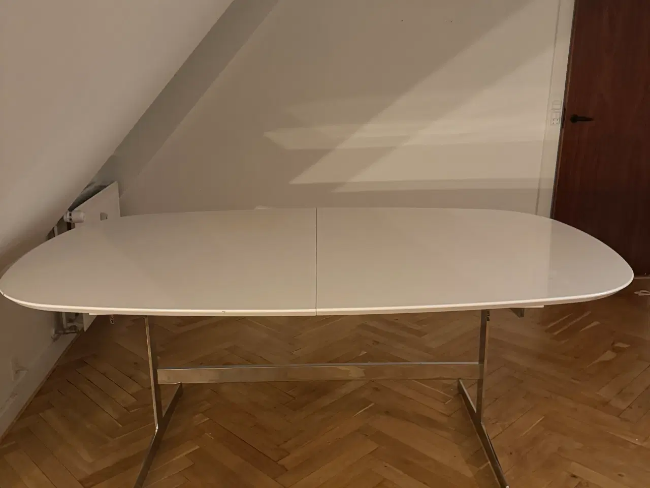 Billede 5 - GRATIS flot og stort spisebord