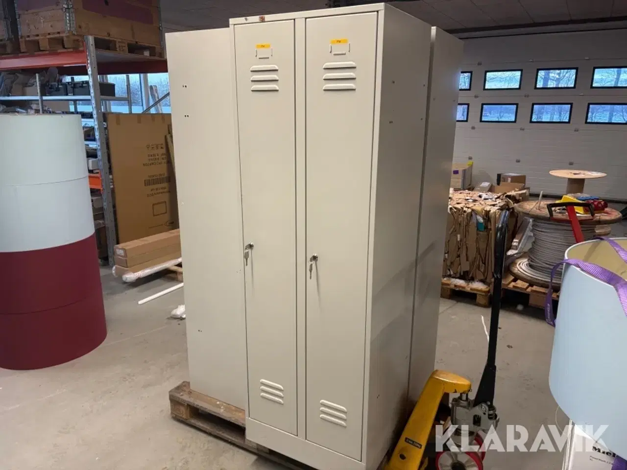 Billede 3 - Omklædningsskabe i stål 3 styk.