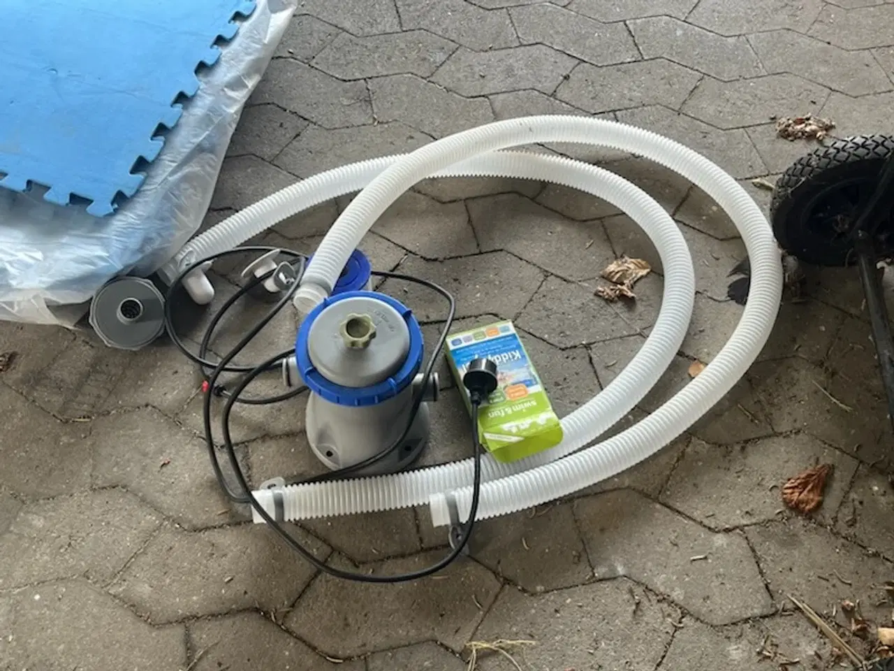 Billede 5 - Badebassin med filter, overdække og skumunderlag