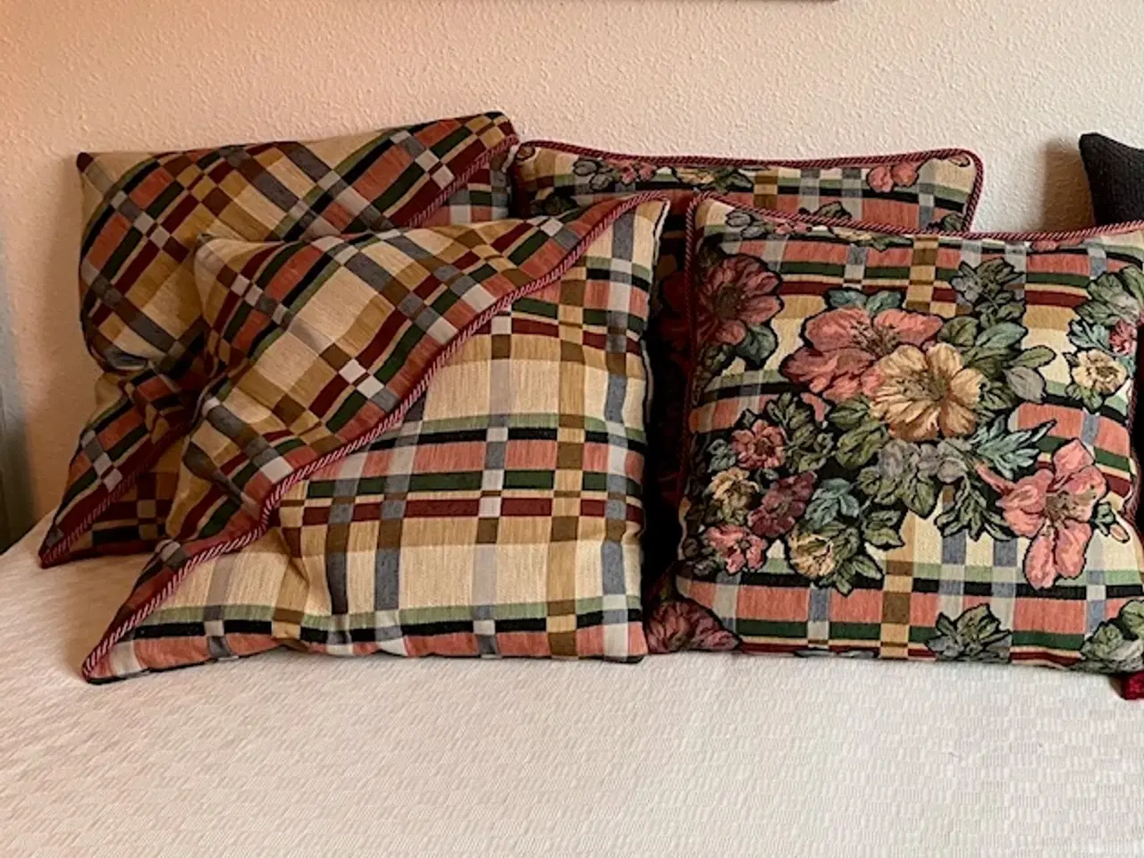 Billede 3 - 2 smukke Gobelin-puder med blomstermotiv