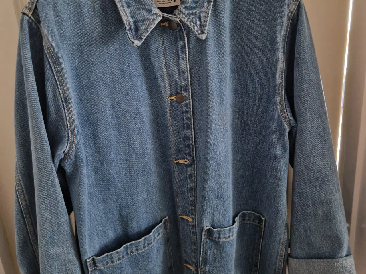 Billede 1 - Jakke i lyseblå denim