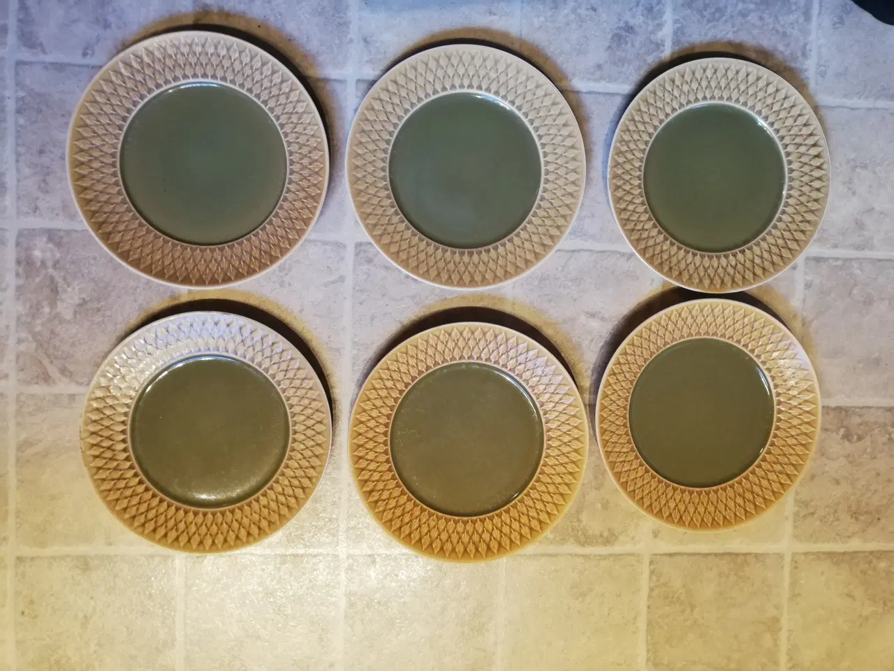 Billede 3 - Relief stentøj kaffekande, tallerkener, kopper m. 