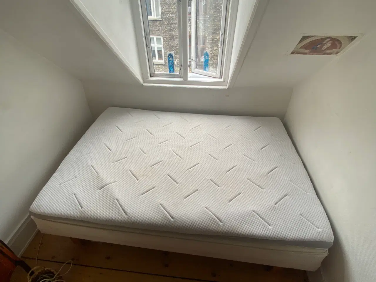 Billede 2 - Gratis 140 seng med memory foam topmadras