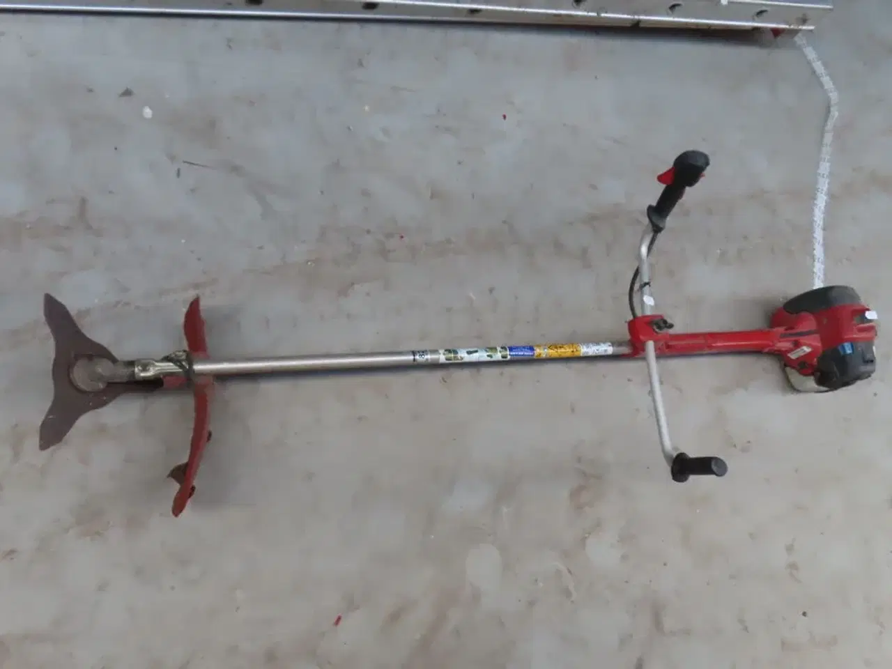 Billede 1 - Buskryder JONSERED CC 2235