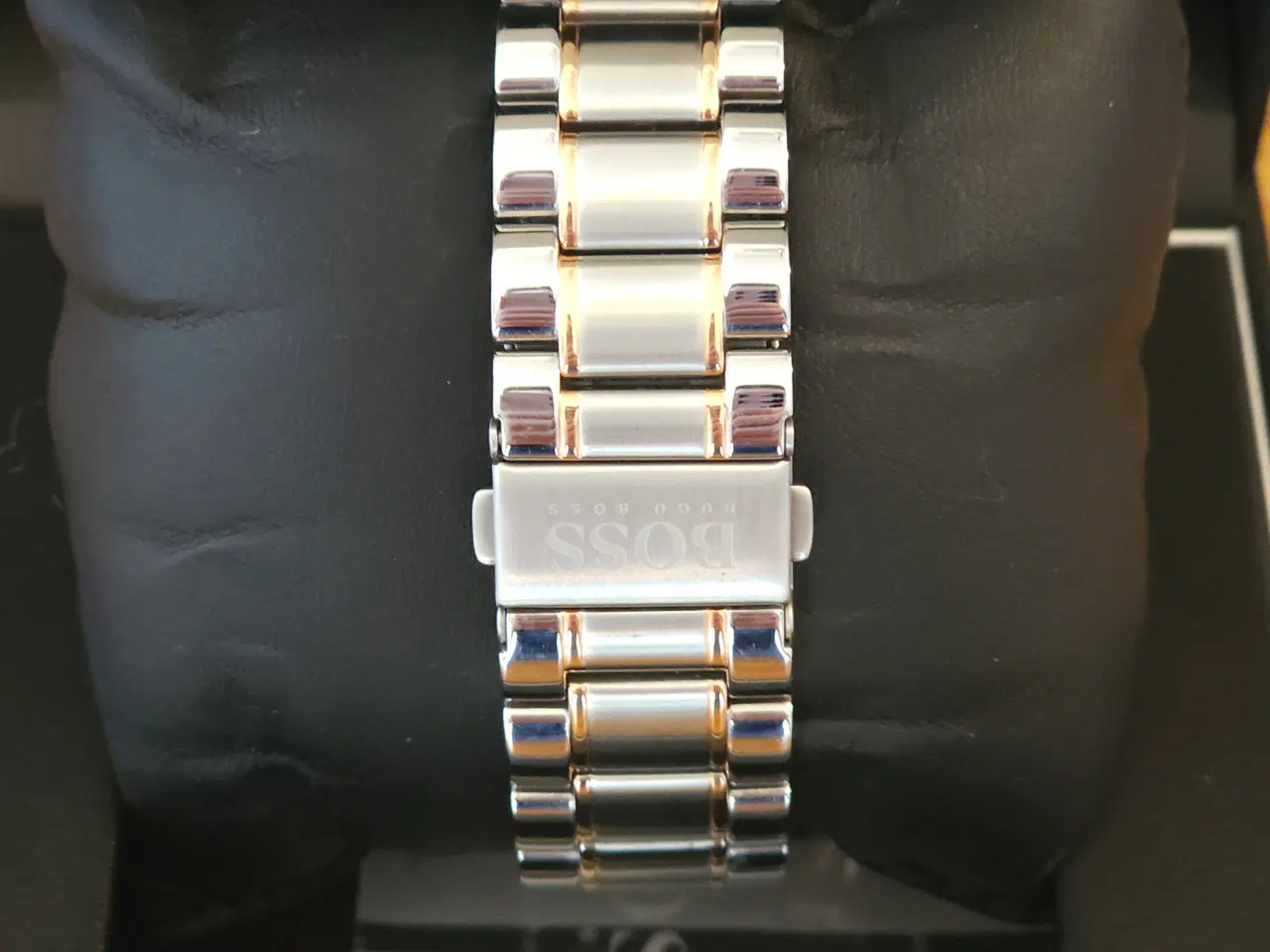 Billede 4 - To-tonet Hugo Boss ur i rosaguld & sølv – elegant 