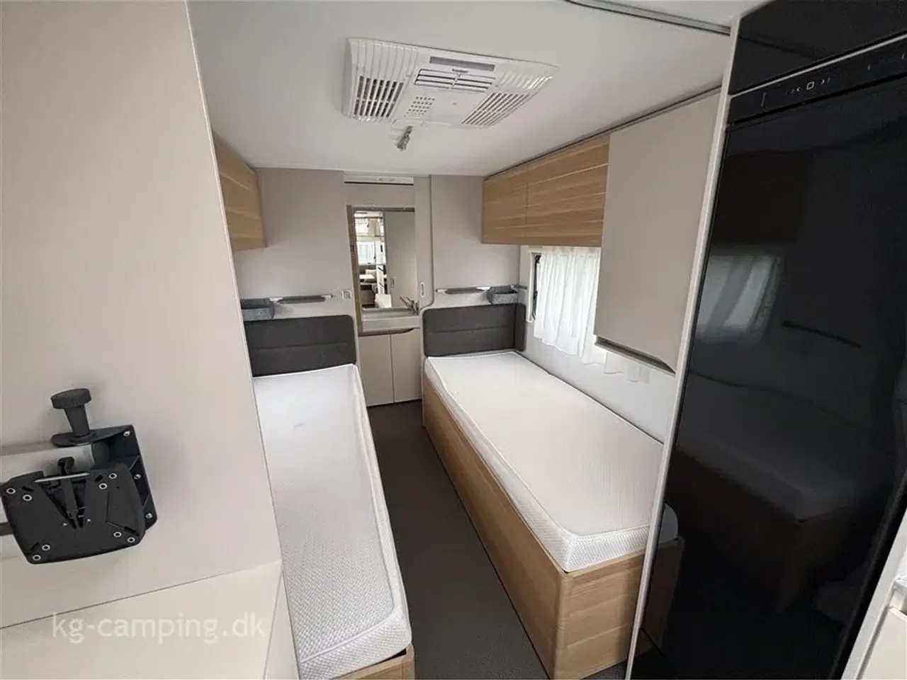 Billede 7 - 2021 - Adria Adora 572 UT Alde   Vognen fremtræder hysterisk velholdt og med lækkert udstyr.