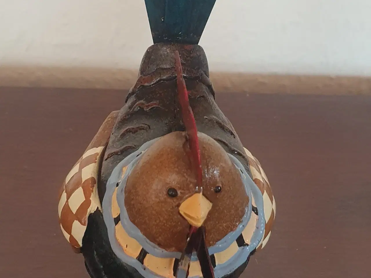 Billede 3 - Stolt Påskehane med Æg i maven.