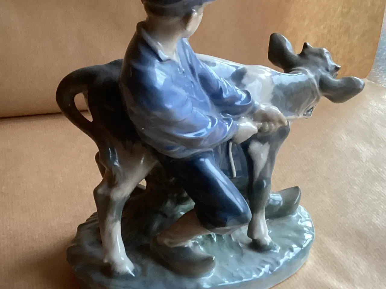 Billede 2 - KGL. Figur nr. 772  Dreng med kalv  1 sortering