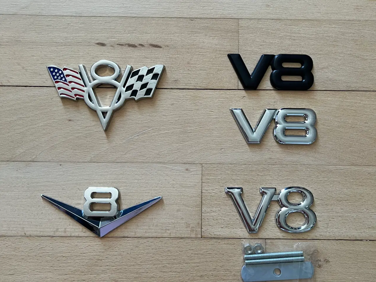 Billede 1 - V8 bil emblemer
