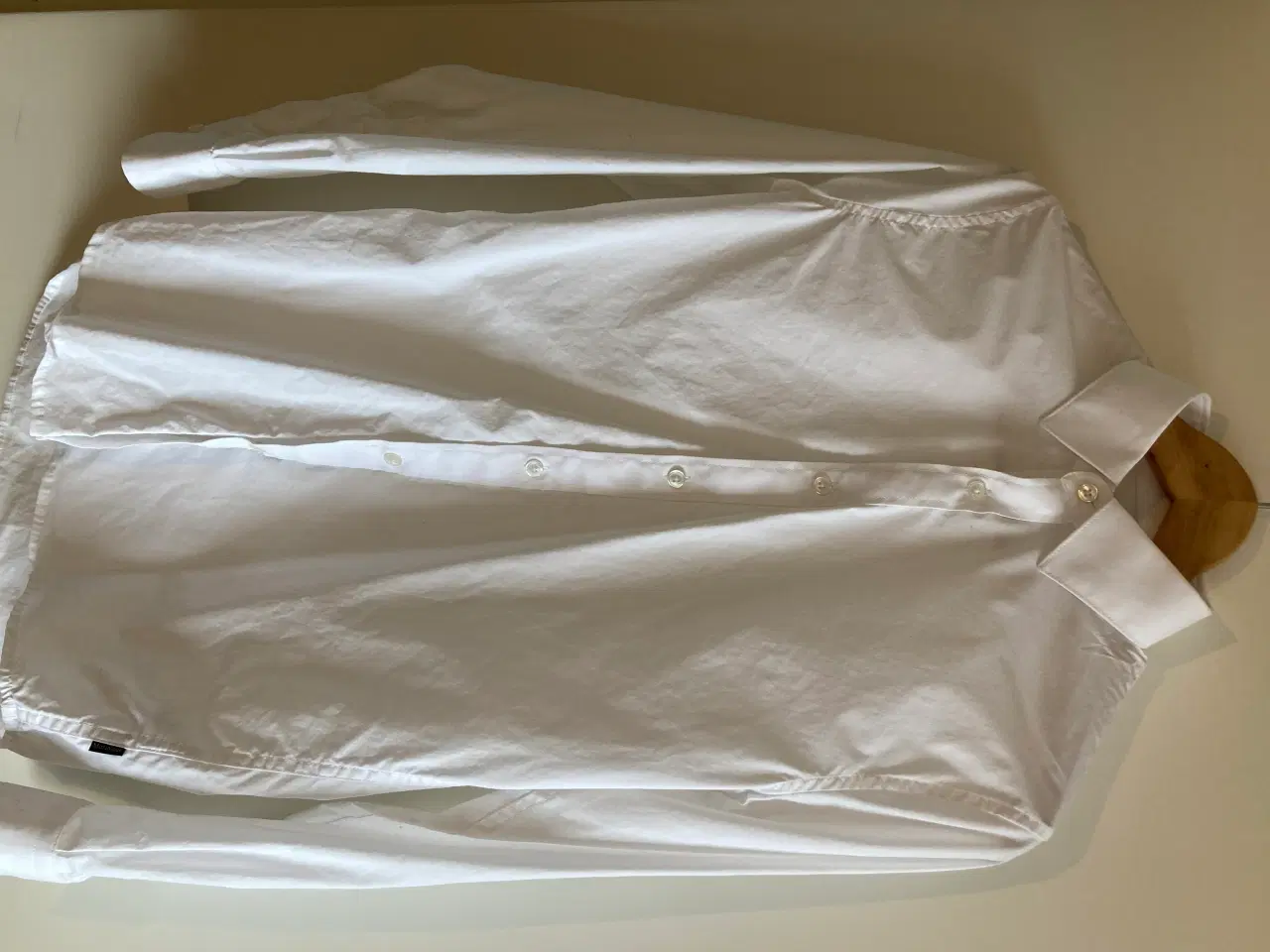 Billede 2 - Hvid Matinique skjorte 