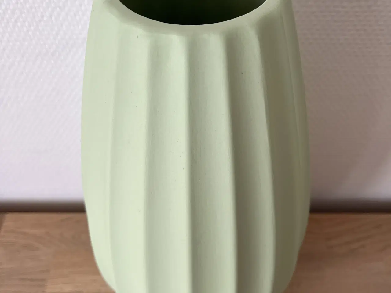 Billede 2 - Grøn vase - højde 34,5 cm.