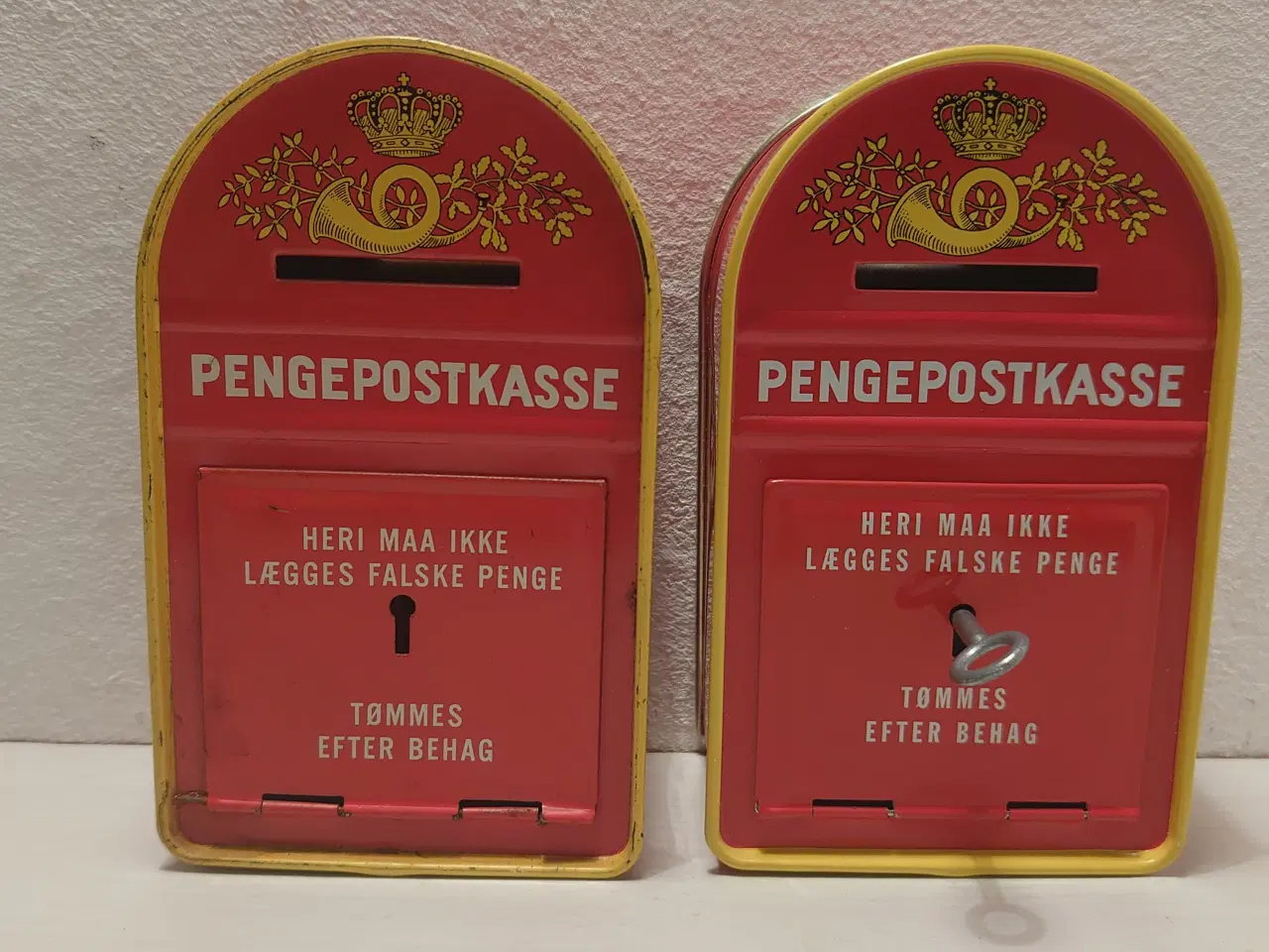 Billede 1 - 2 stk bliksparebøsser/pengepostkasser med nøgle.