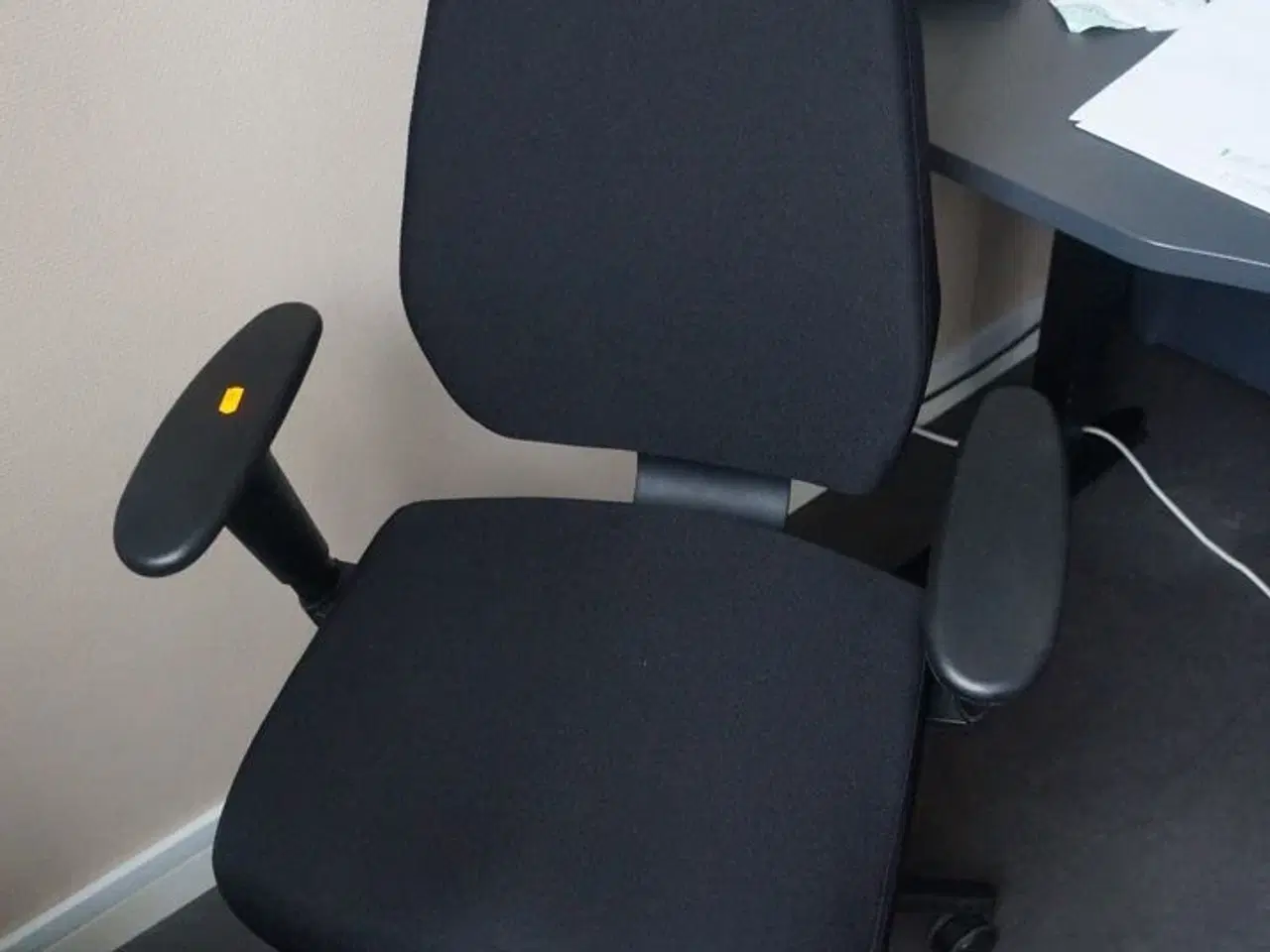 Billede 4 - Bord, stol, tavle, m.v.