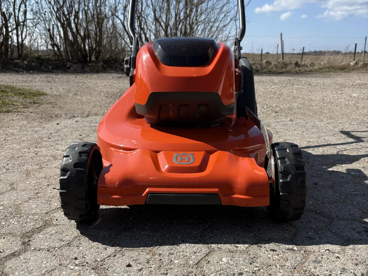 Billede 2 - Husqvarna LC 247i batteridrevet plæneklipper