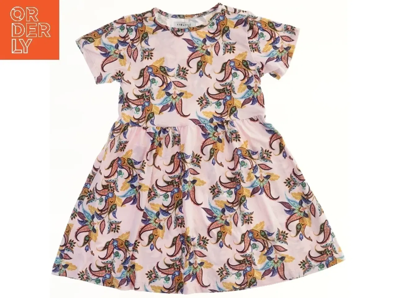 Billede 2 - Kortærmet sommerkjole med blomstermønster fra LIBERTÉ Ami (str. 110)