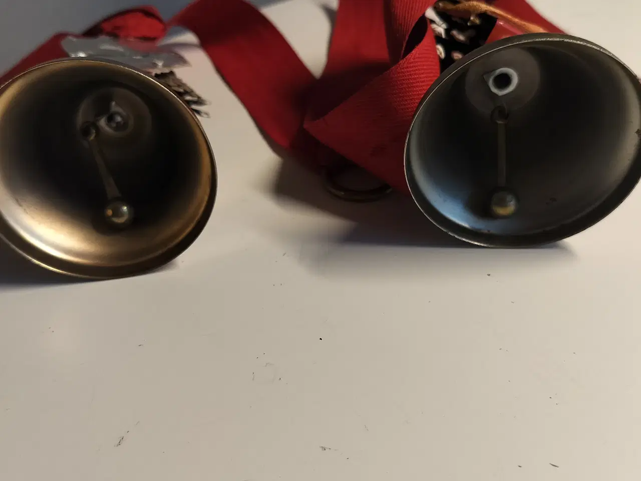 Billede 4 - Gammel julepynt. Gamle juleklokker med pynt