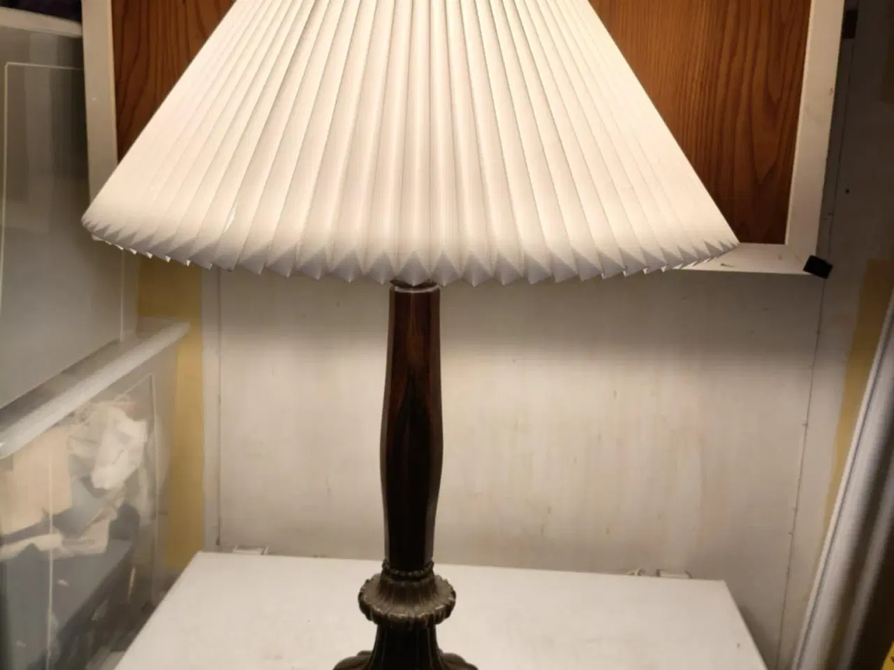 Billede 2 - meget stor gamle lampe med le klint skærm