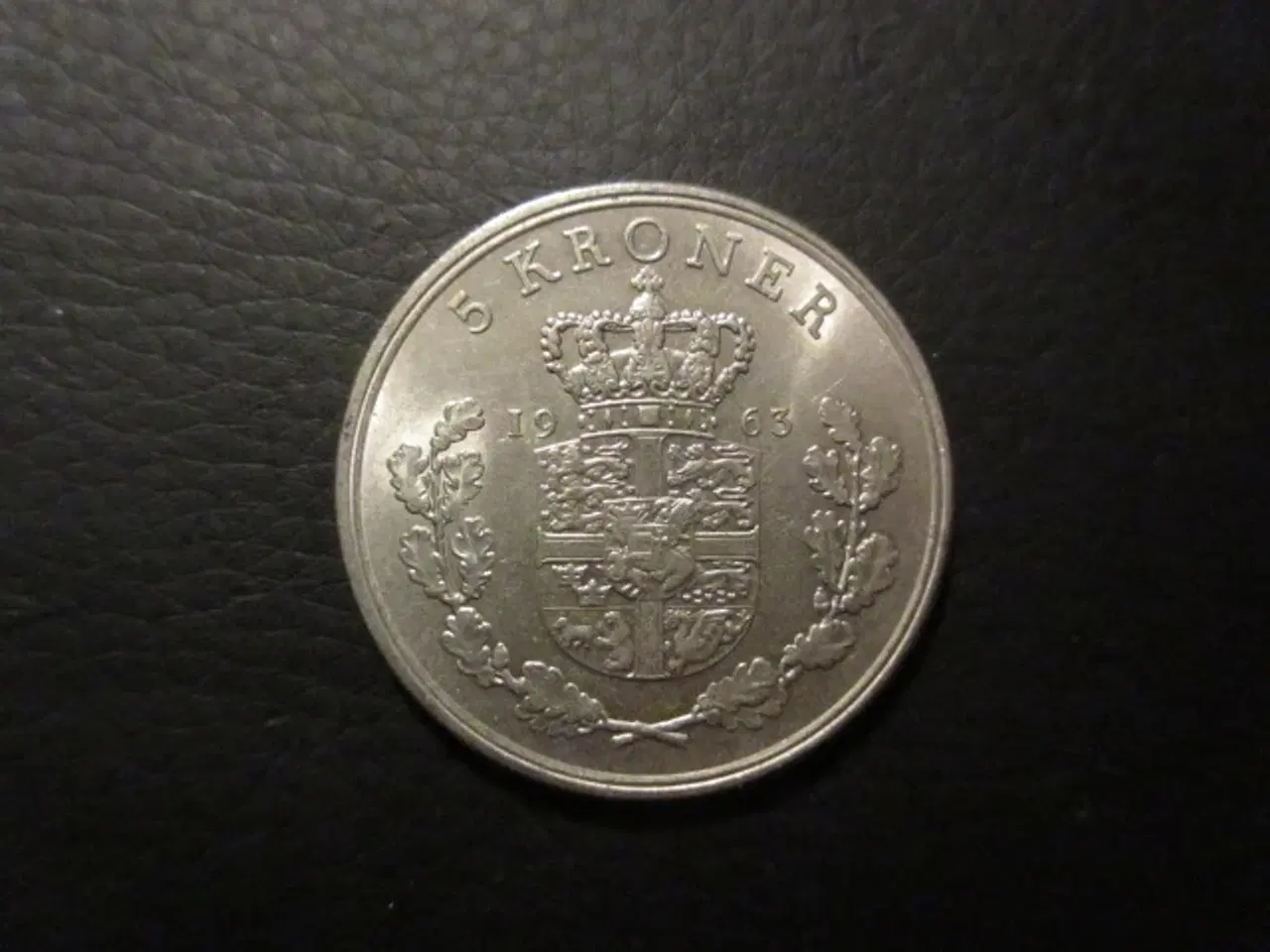 Billede 1 - Danmark 5 kroner 1963 rest af møntskær