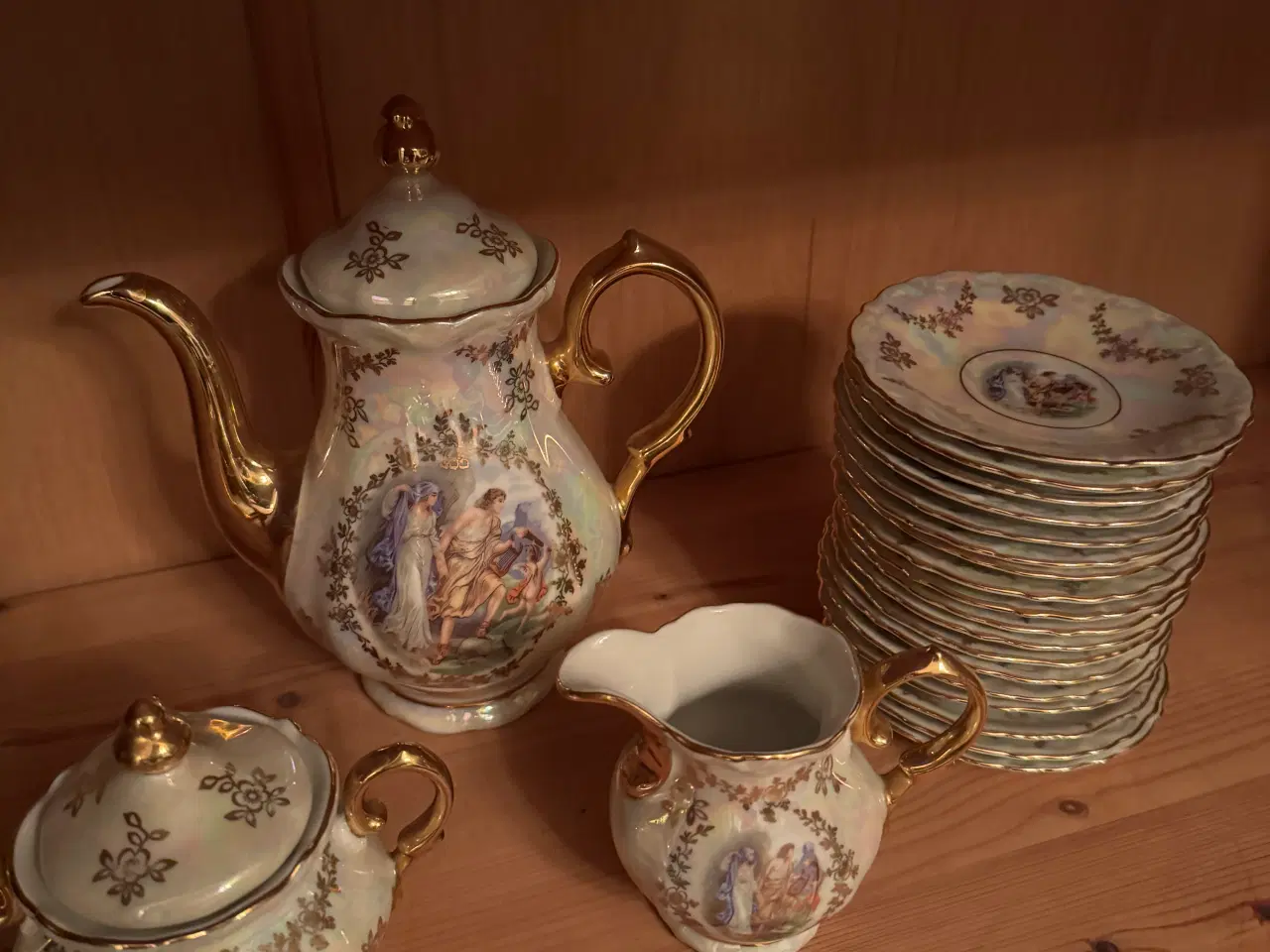 Billede 7 - Fin guldbelagt te sæt i porcelæn