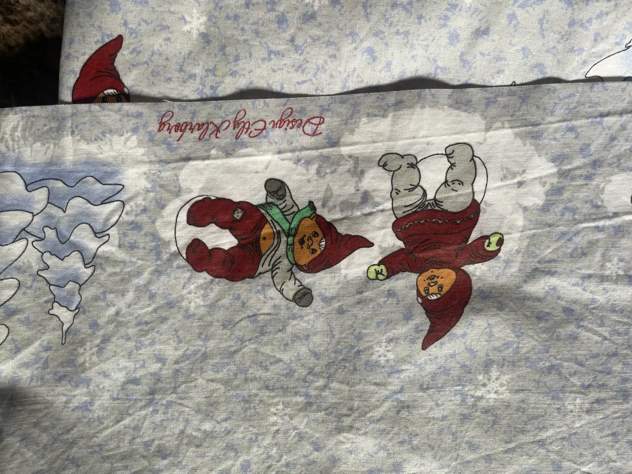 Billede 1 - Klarborg voksdug med nisser og sne