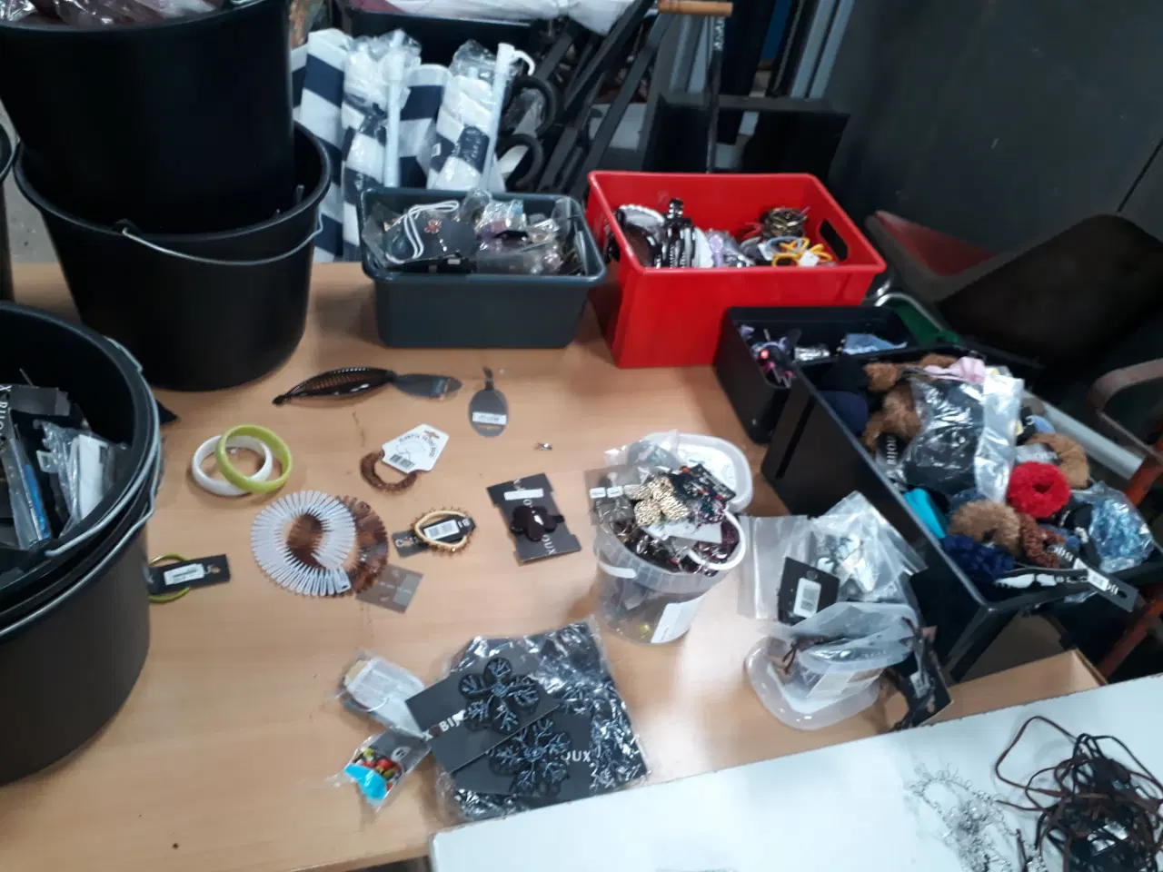 Billede 9 - 140.000 stk. Børne , Dame og Here smykker.