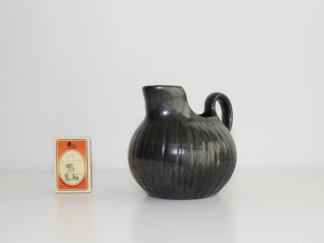 Billede 2 - Vintage kande / hankevase i stentøj - Signeret GV