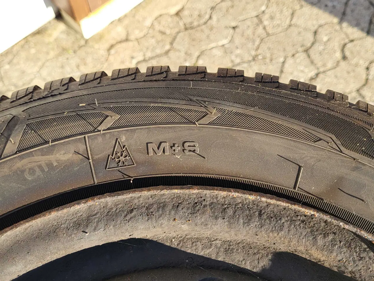 Billede 2 - Vinterdæk på fælge 165/70/r14 masser af mønster