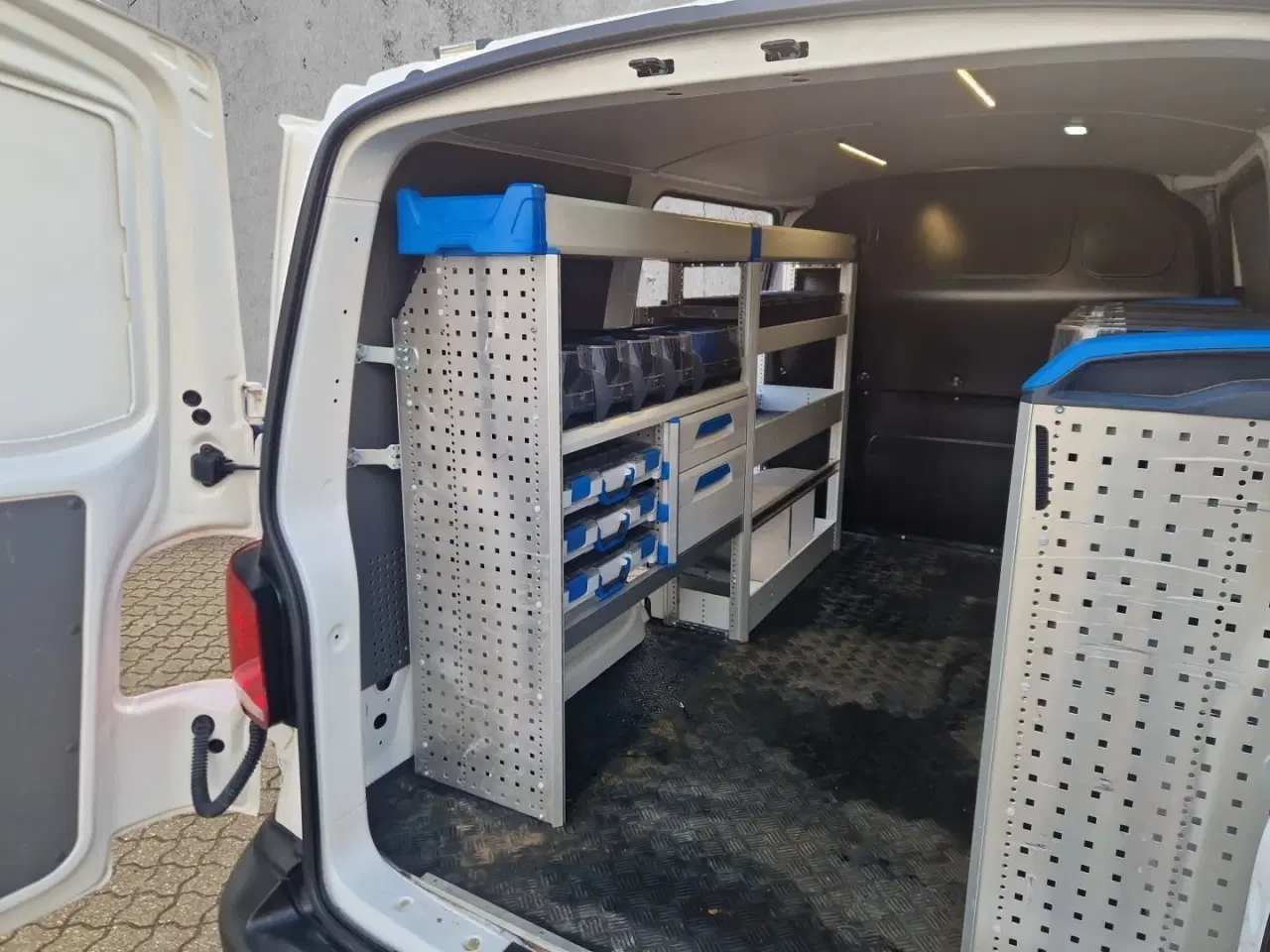 Billede 11 - VW Transporter 2,0 TDi 110 Kassevogn kort
