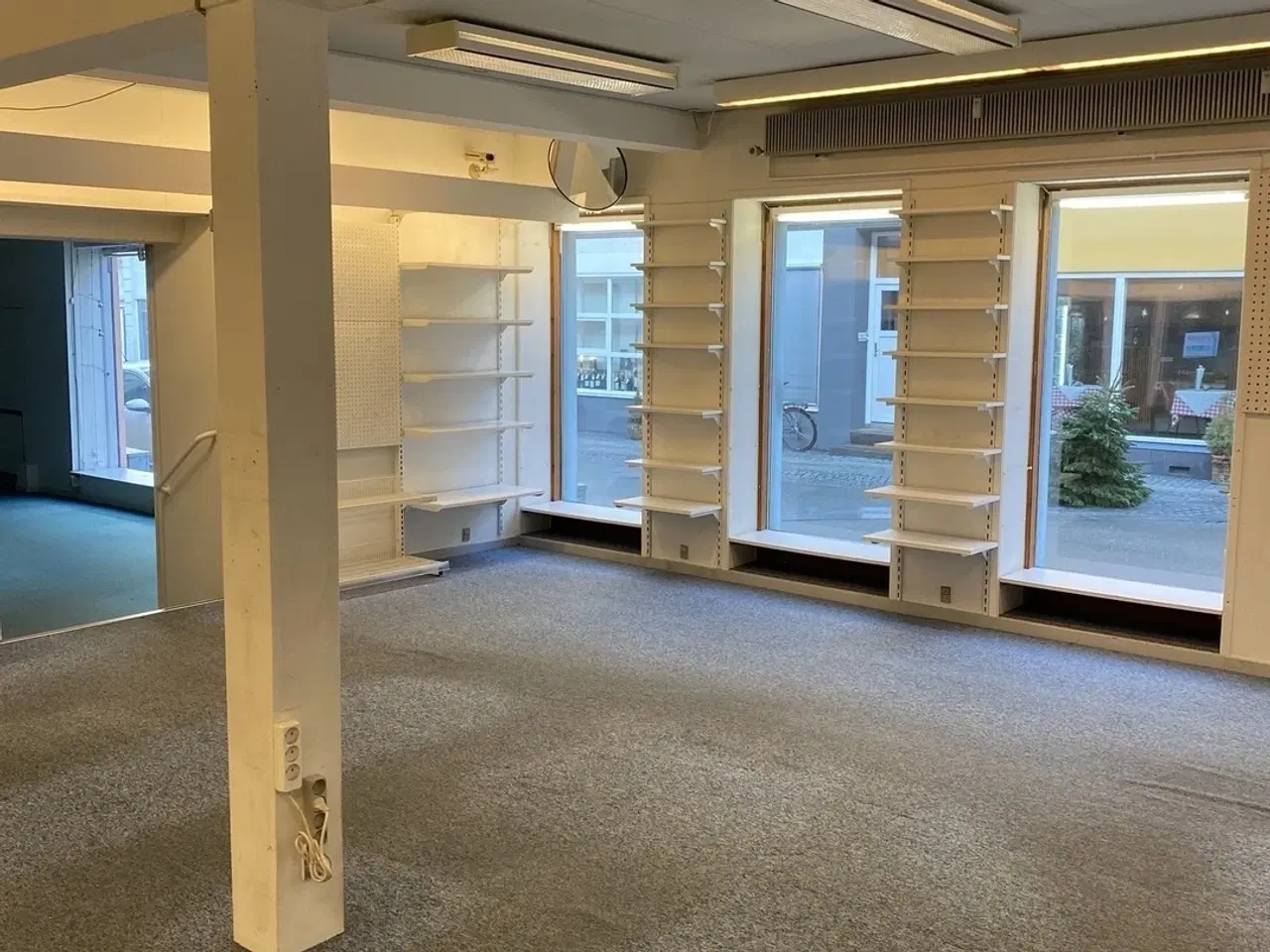 Billede 4 - Lyst butikslokale til leje i Mellemgade 14, Fyn.