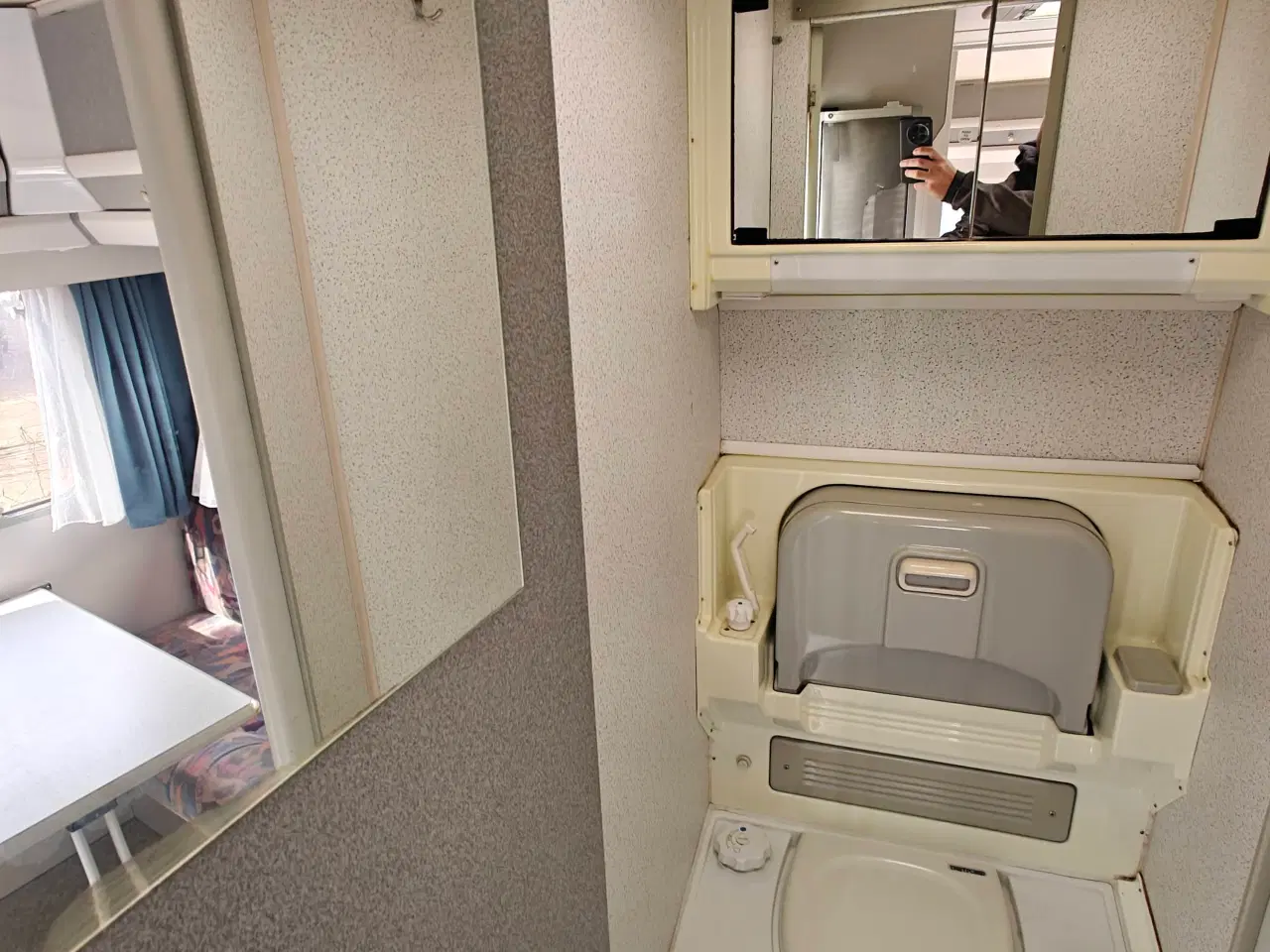 Billede 6 - Velholdt campingvogn fra 1994 m. fortelt & toilet