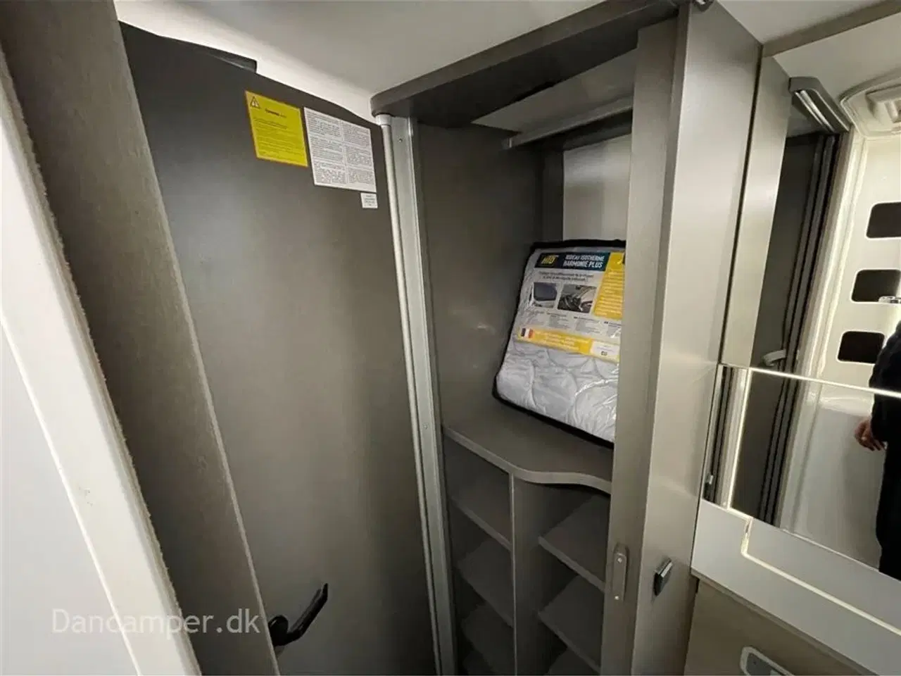 Billede 11 - 2024 - Chausson X550   Nedsat kr. 100.000,- Top moderne kvalitets-autocamper. Med stor Lounge og siddegruppe, sænkeseng,