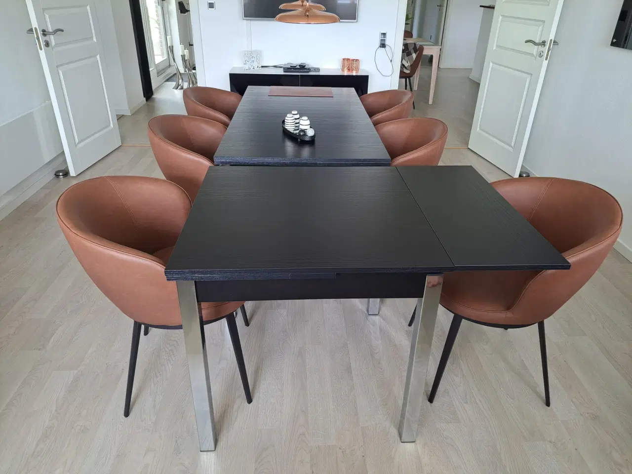 Billede 2 - Sort spisebord med hollandsk udtræk.