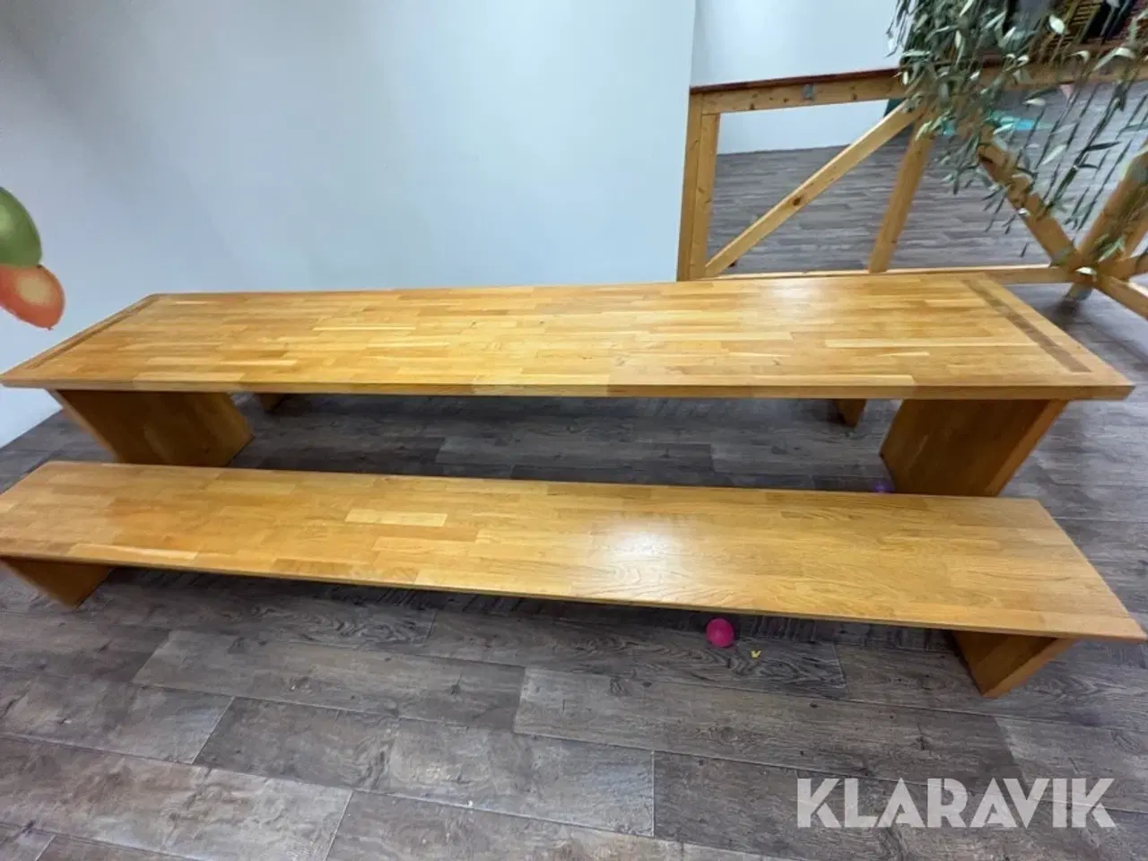 Billede 9 - Bordebænkesæt og indhegning