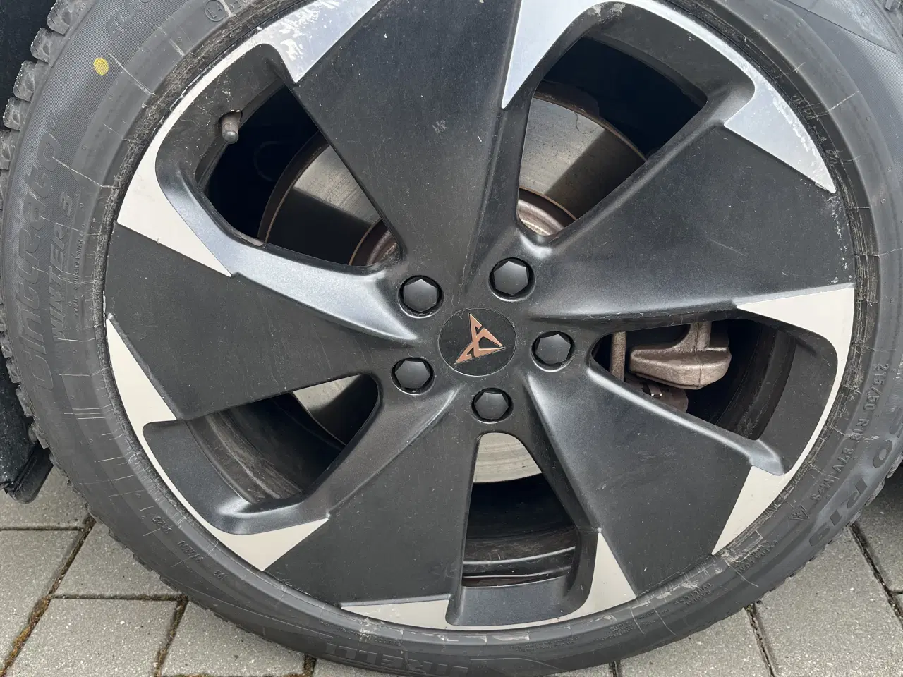 Billede 1 - Originale CUPRA Born fælge med helt nye Pirelli
