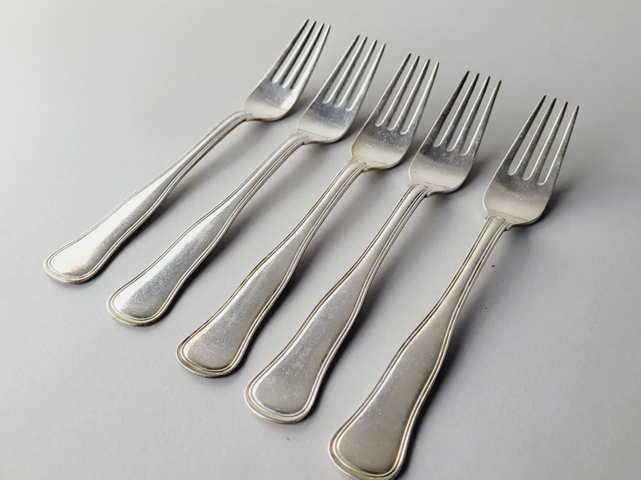 Billede 2 - ⭐️· Smukt Sæt på 5 Antikke COHR A/S Dessertgafler
