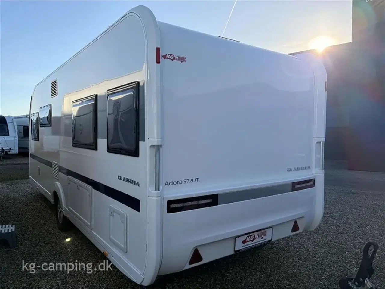 Billede 2 - 2021 - Adria Adora 572 UT   Flot enkeltsengsvogn med mover og soltelt. Velholdt og mulighed for nedvejning til 1700 KG