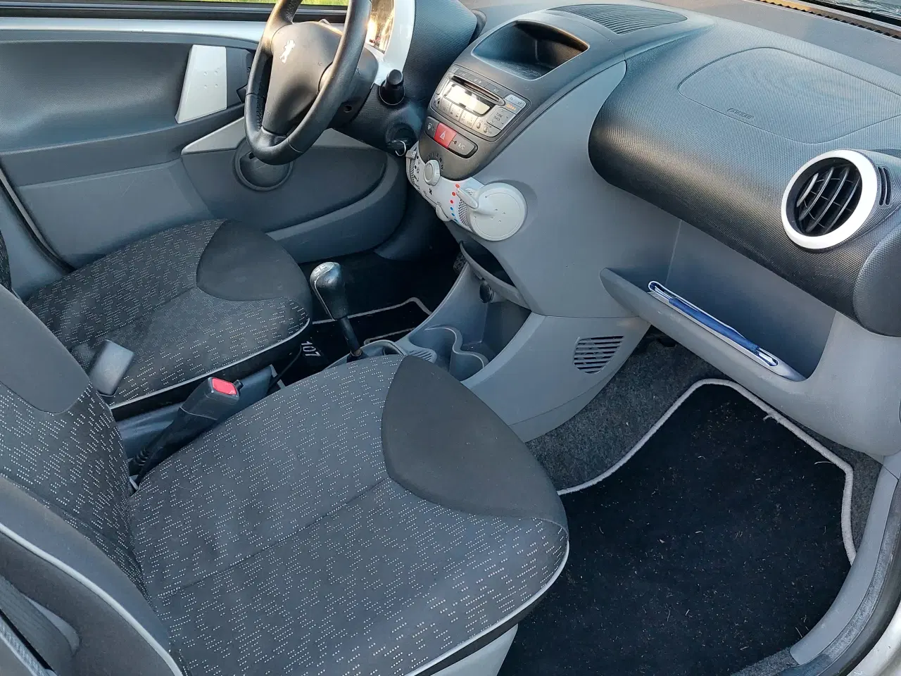 Billede 6 - Peugeot 107 1,0 benzin årgang 2011. Frisk nysynet.