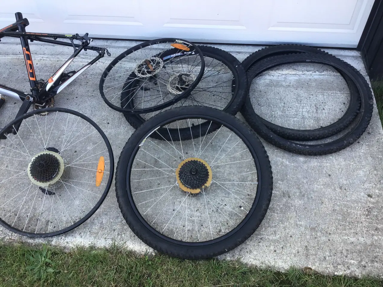 Billede 3 - GT cykelstel med flere ekstra dele, ikke komplet