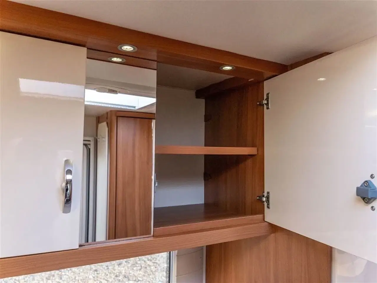 Billede 16 - 2013 - Hobby Excellent 460 UFe Lys og rummelig vogn med solceller og lav totalvægt