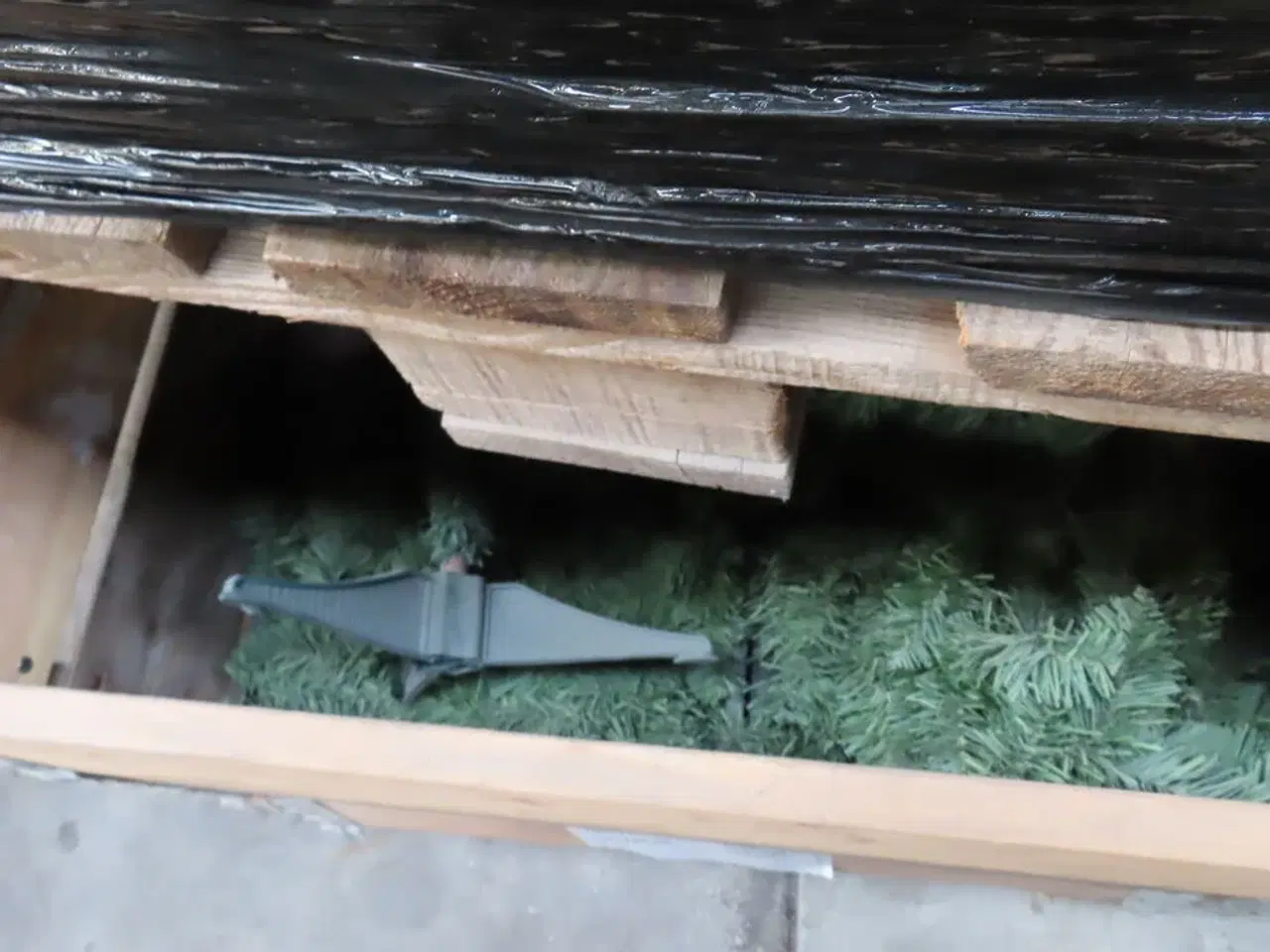 Billede 2 - 2 paller med julepynt