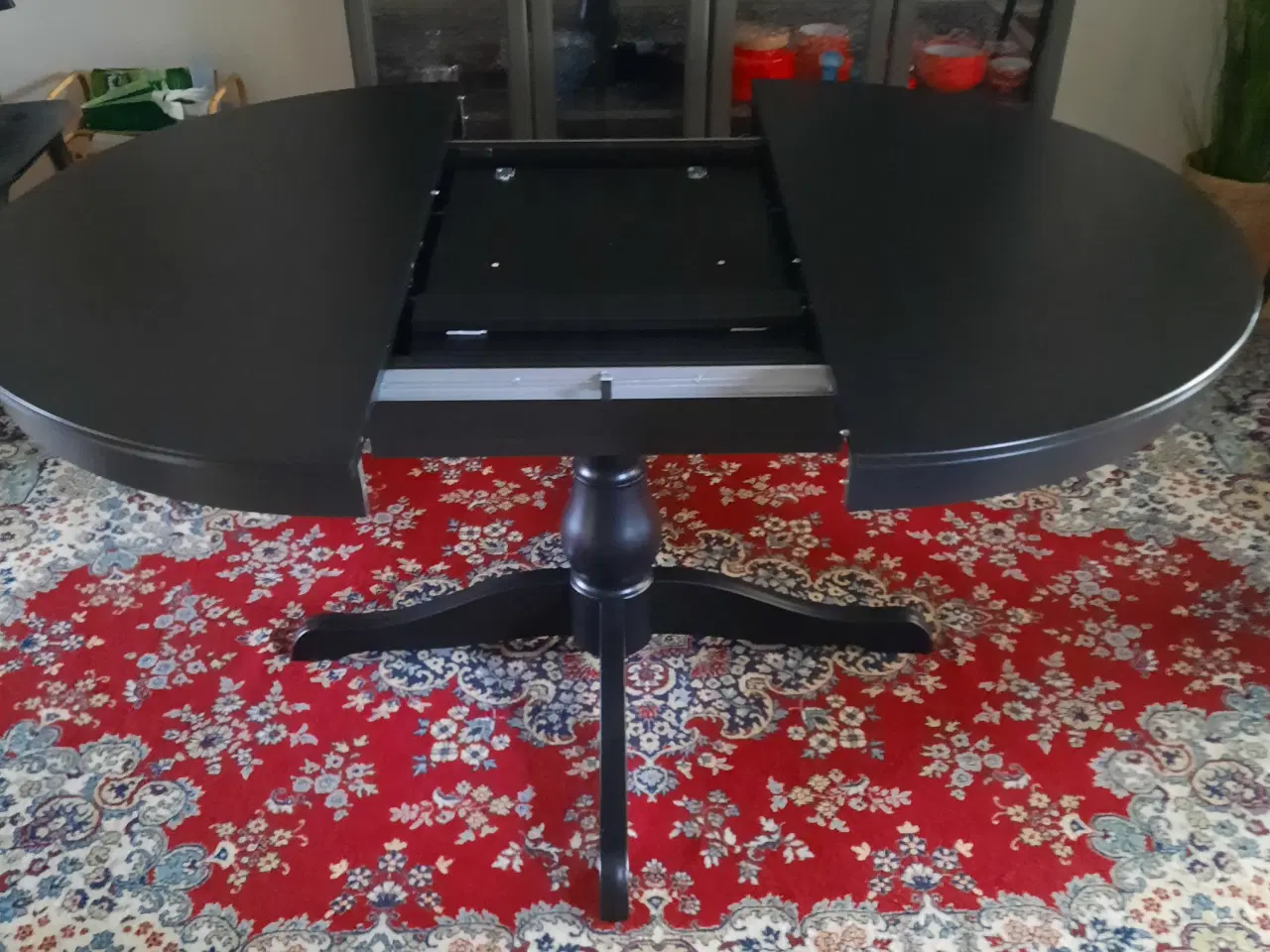 Billede 3 - Rundt sort Spisebord med udtræk