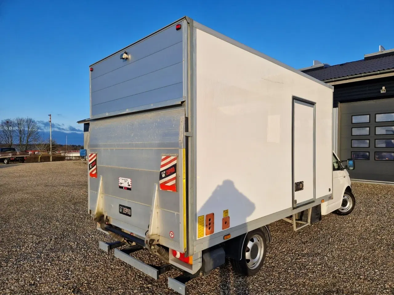 Billede 2 - VW Transporter 2,0 TDi 150 Alukasse m/lift