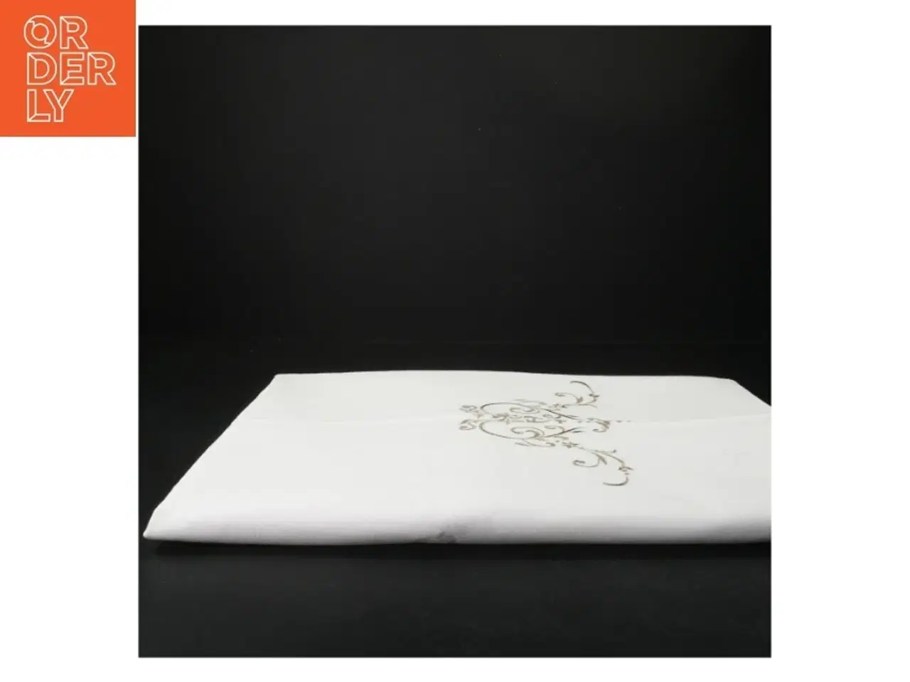 Billede 5 - Hvid dug med broderi (str. 120 x 160 cm)