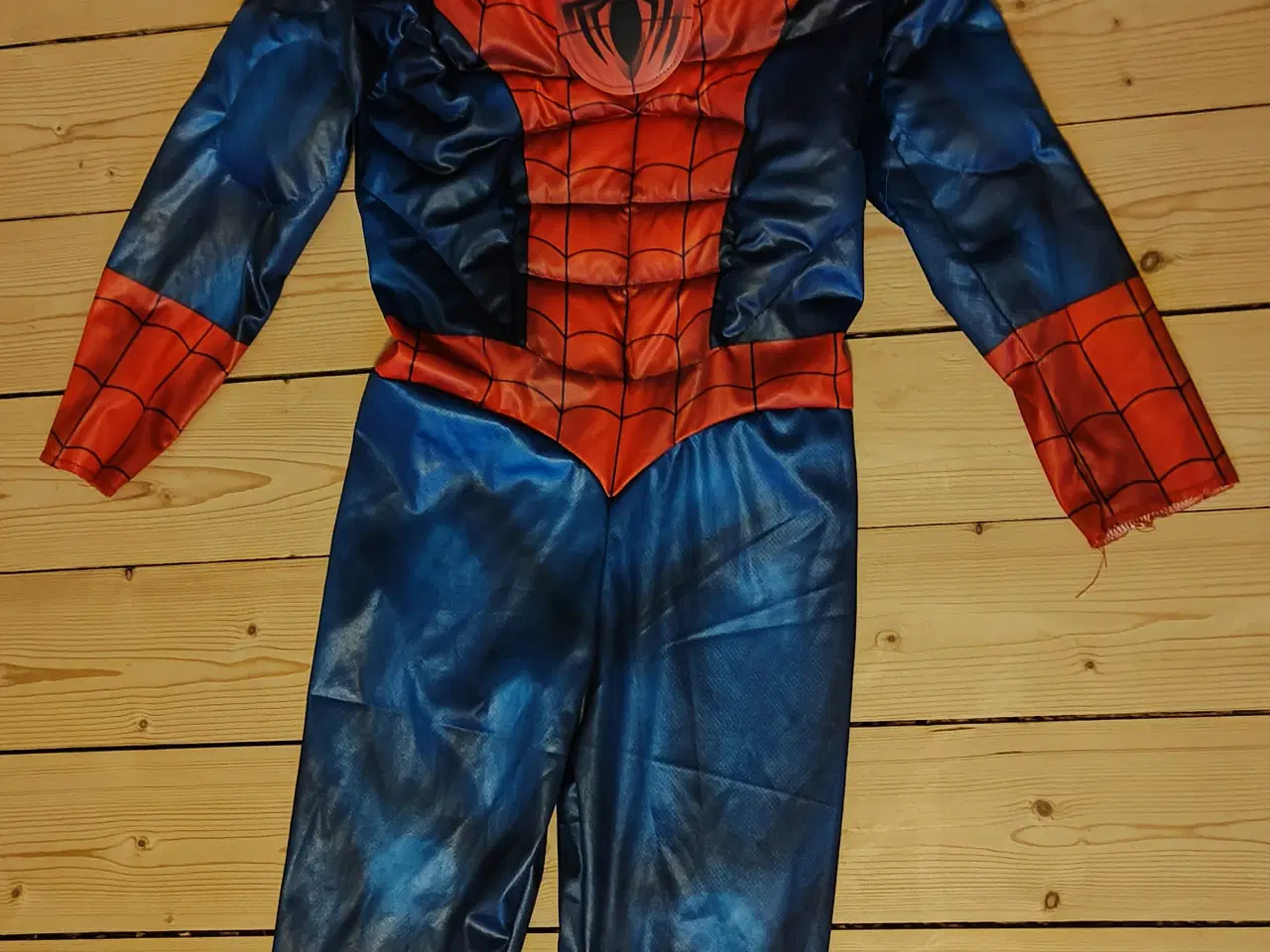Billede 1 - Deluxe Spiderman Kostume + maske i str. Small 90cm