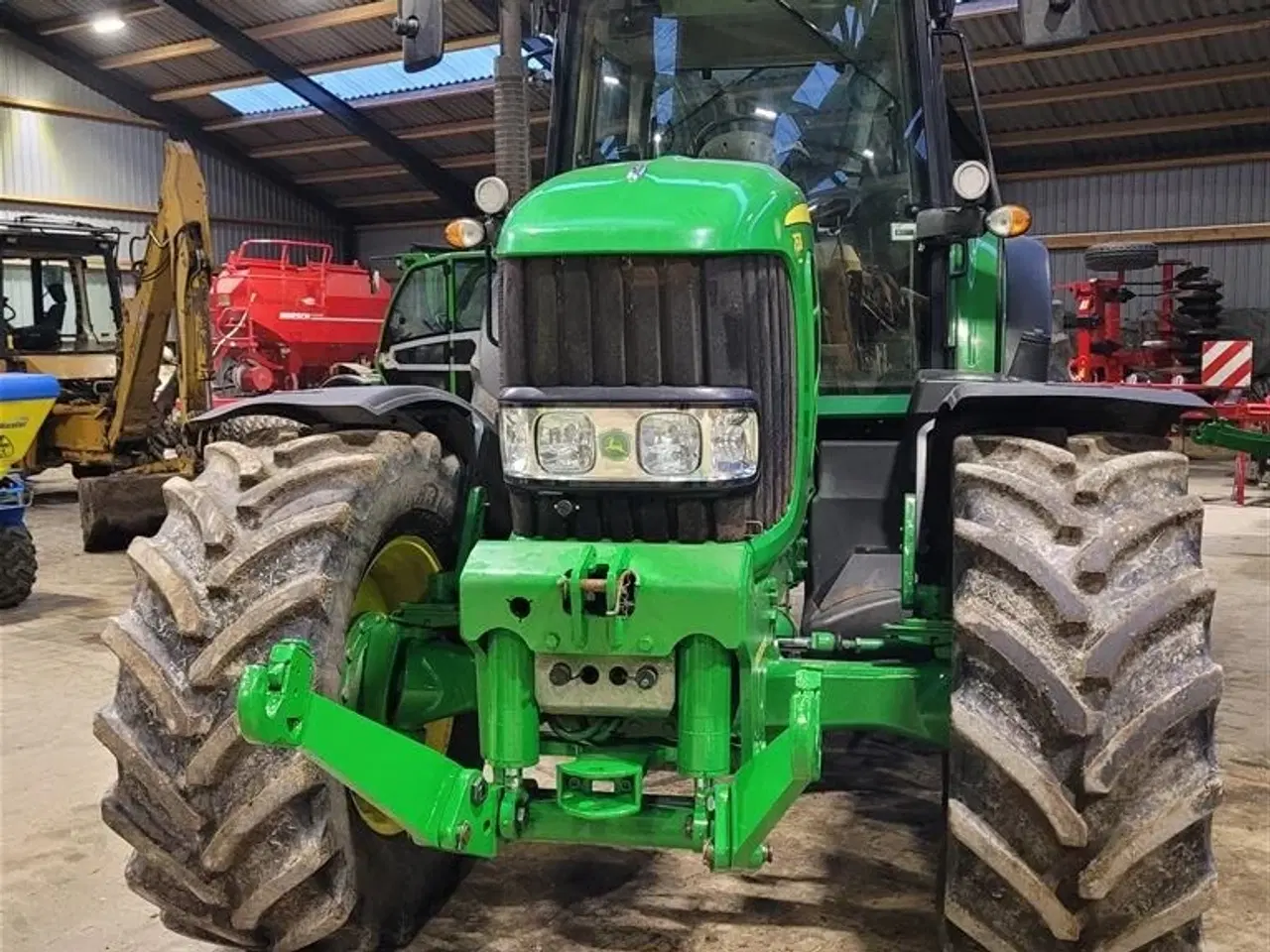 Billede 9 - John Deere 7530 Premium, Auto track ready og med frontlift på.